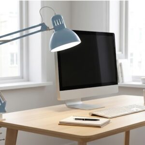 Klassische Gelenkarmleuchte in mit verstellbarem Gelenkarm und Tischhalterung, erhältlich mit drei verschiedenen Tageslichtlampen in unterschiedlichen Wattzahlen.