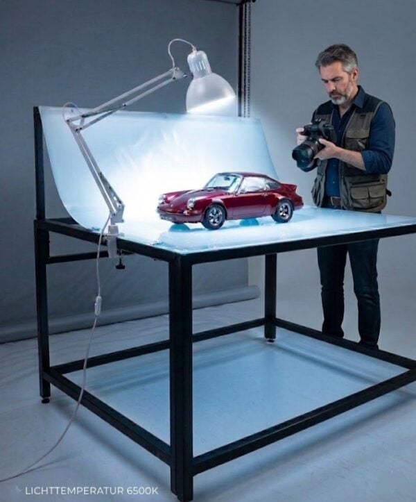 Moderne Fotoleuchte Ara mit integrierter Tageslichtlampe