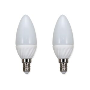 Zwei moderne LED-Leuchtmittel in Kerzenform mit mattweissem Glaskörper und einem schmalen E14-Schraubgewinde. Das Gehäuse direkt über dem Gewinde hat eine leicht geschwungene Rillenstruktur. Die Lampen sind nebeneinander vor einem neutralen weissen Hintergrund abgebildet.