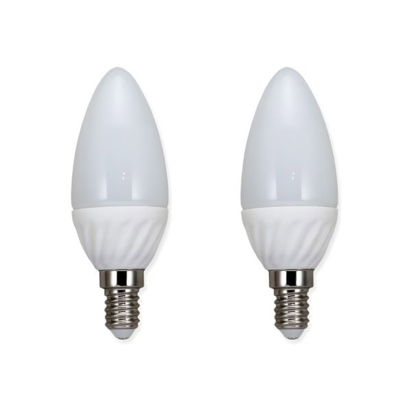 Zwei moderne LED-Leuchtmittel in Kerzenform mit mattweissem Glaskörper und einem schmalen E14-Schraubgewinde. Das Gehäuse direkt über dem Gewinde hat eine leicht geschwungene Rillenstruktur. Die Lampen sind nebeneinander vor einem neutralen weissen Hintergrund abgebildet.